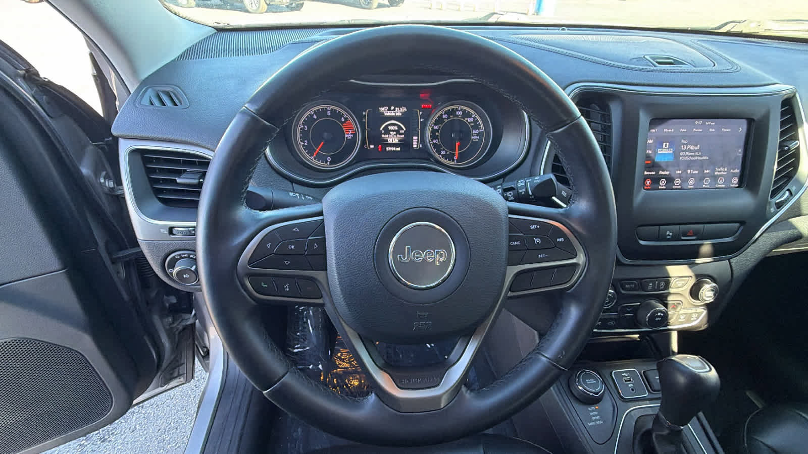Used 2020 Jeep Cherokee Latitude Plus image 17