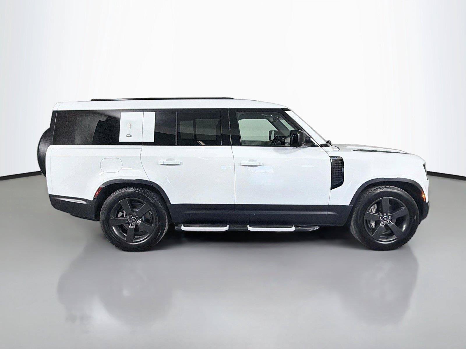 Used 2023 Land Rover Defender 130 SE AWD/4WD image 4