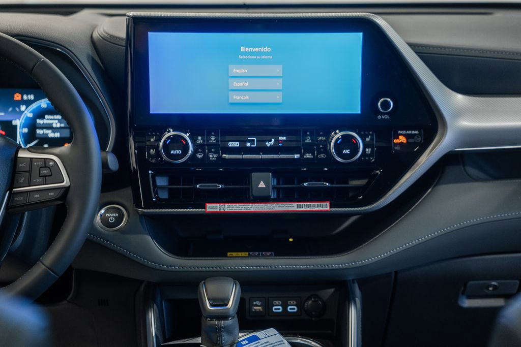 New 2026 Toyota Highlander Platinum image 22