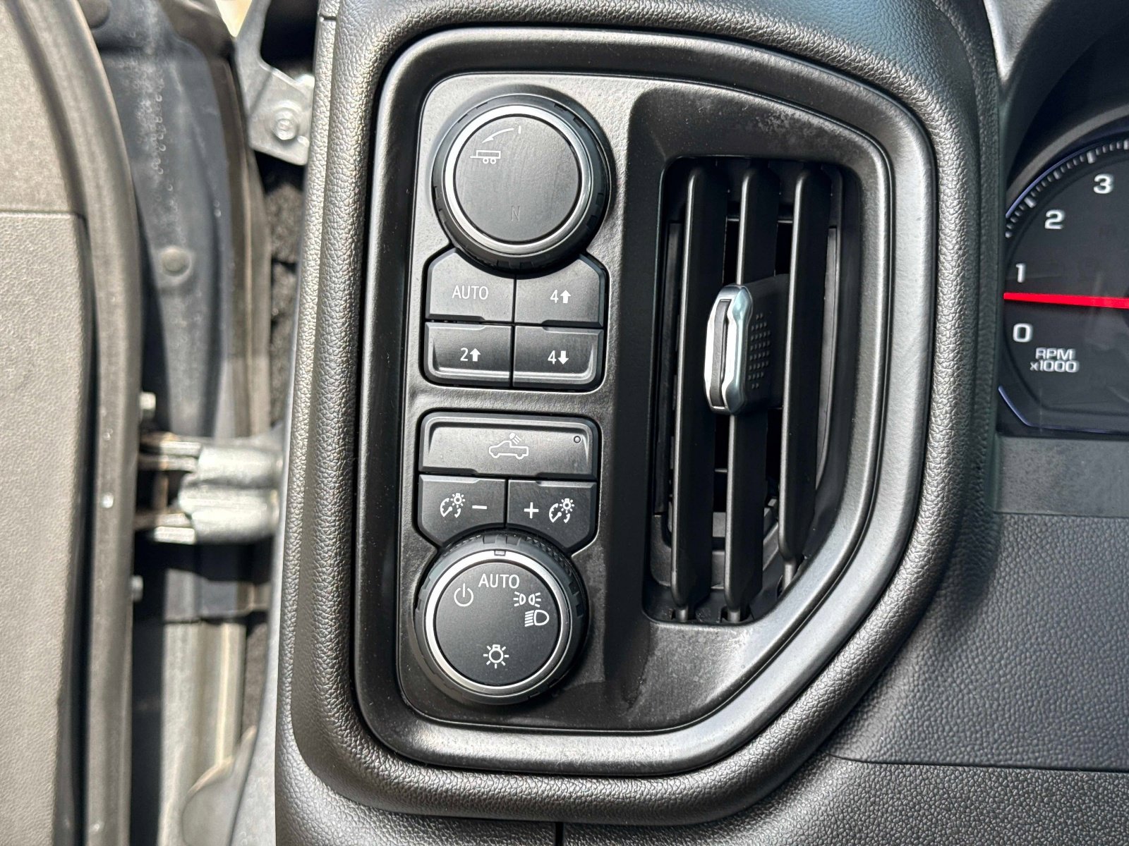 Used 2021 Chevrolet Silverado 1500 Custom Trail Boss w/ LPO, Dark Essentials Package image 30