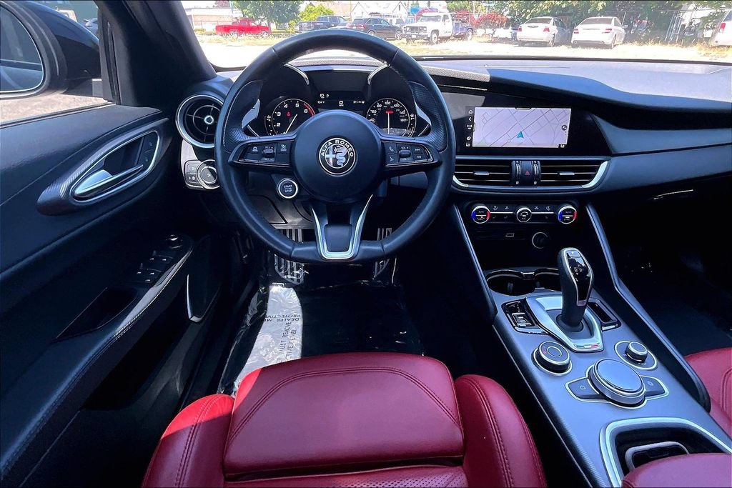 Used 2022 Alfa Romeo Giulia Veloce RWD image 7