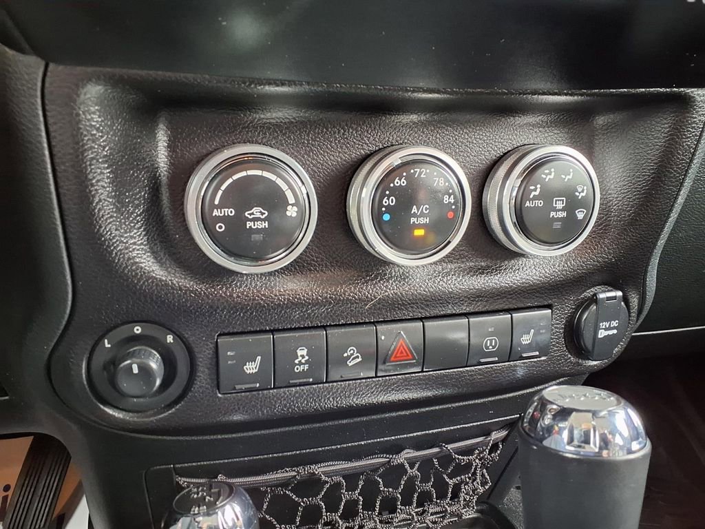 Used 2017 Jeep Wrangler Unlimited Sahara image 9