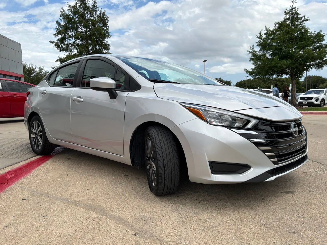 Used 2025 Nissan Versa SV FWD image 4