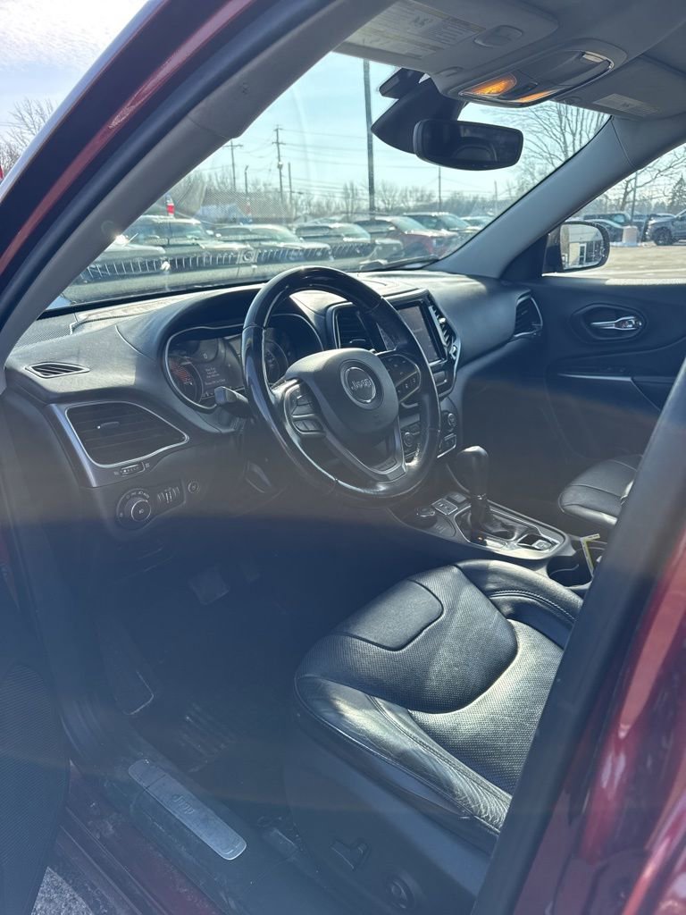 Used 2019 Jeep Cherokee Overland w/ Technology Group image 3