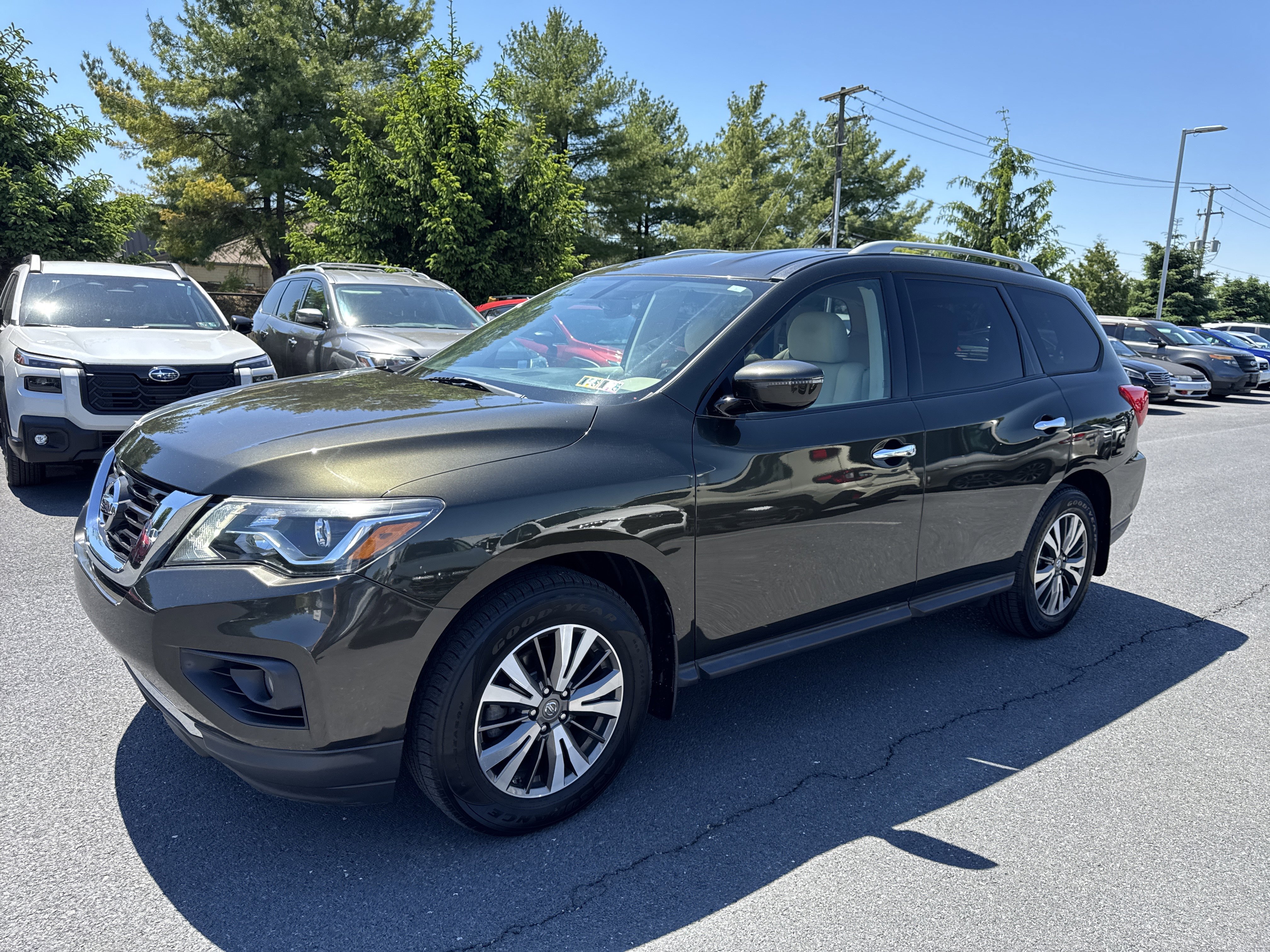 Used 2017 Nissan Pathfinder SV AWD/4WD image 25