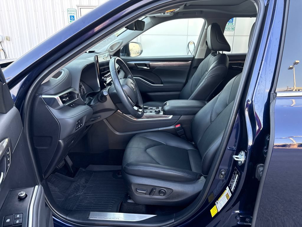 Used 2022 Toyota Highlander Limited AWD/4WD image 9