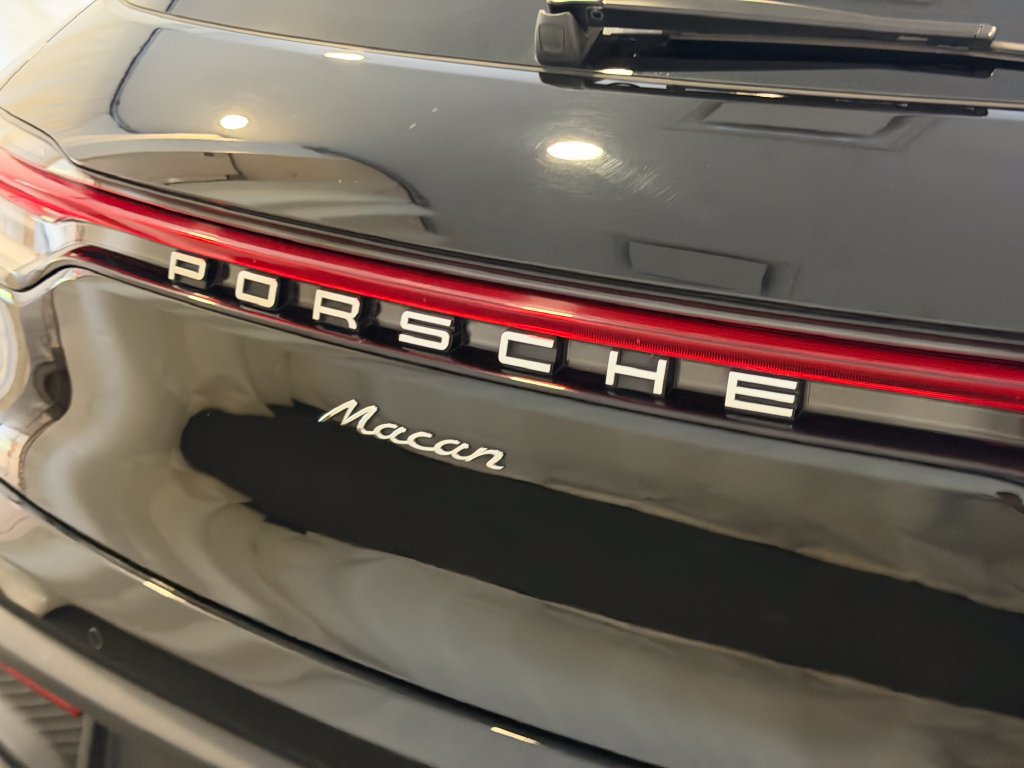 Certified 2024 Porsche Macan AWD/4WD image 26