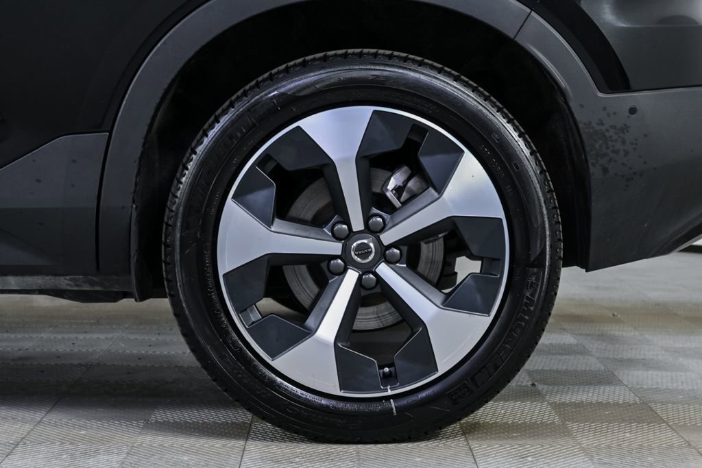 Certified 2025 Volvo XC40 B5 Plus image 39