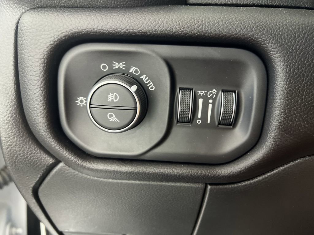 Used 2024 RAM 3500 Laramie AWD/4WD image 19