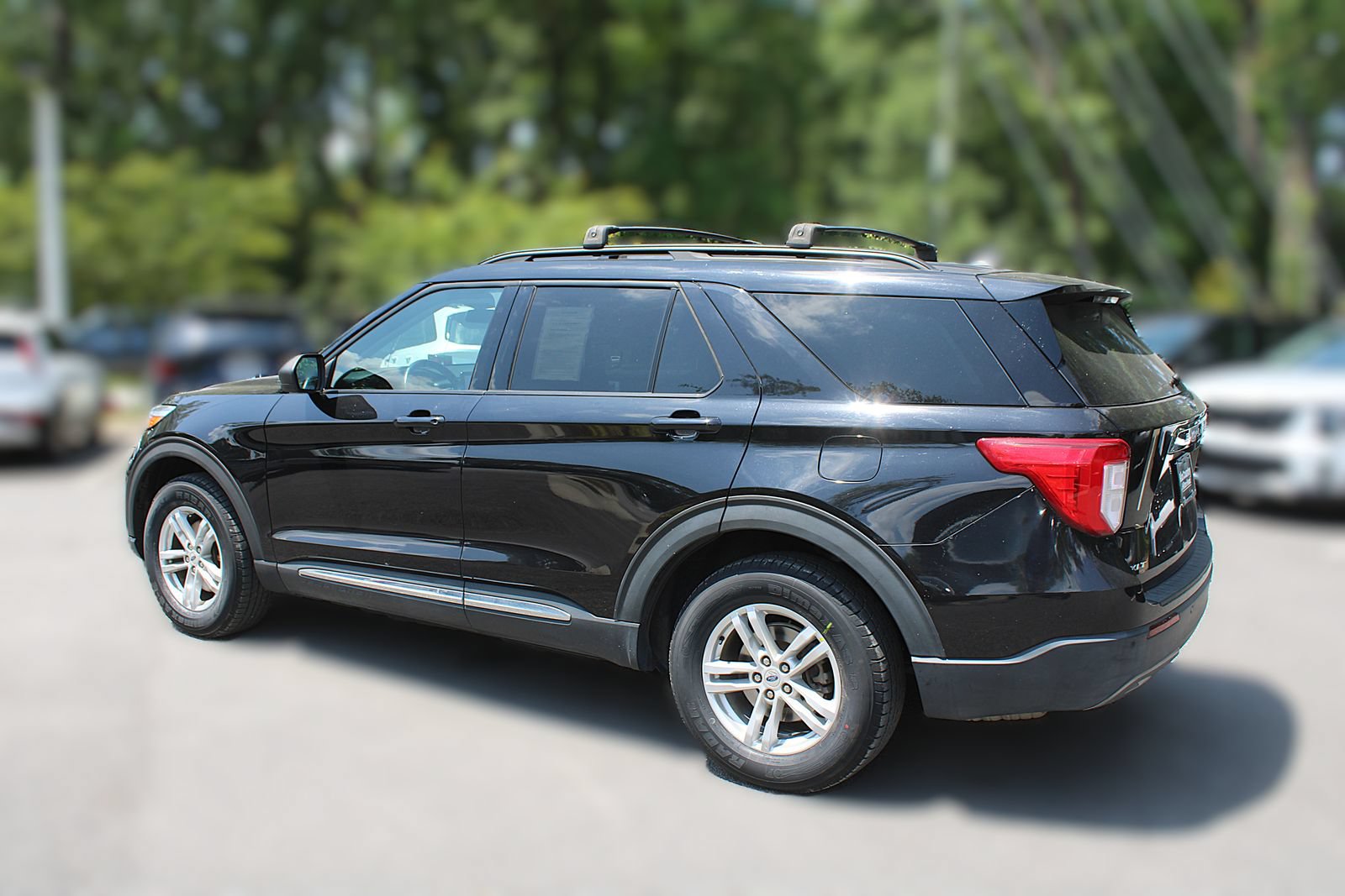 Used 2022 Ford Explorer XLT w/ Equipment Group 202A AWD/4WD image 6