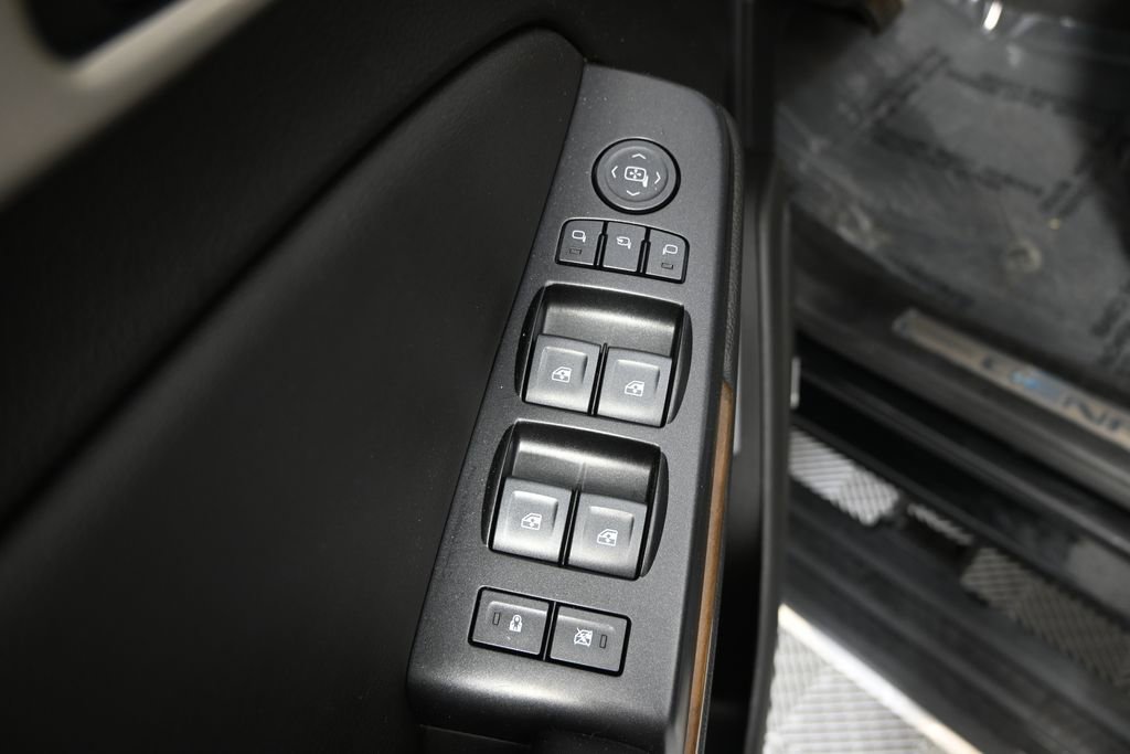 Used 2020 GMC Yukon XL Denali w/ Denali Ultimate Black Edition AWD/4WD image 21