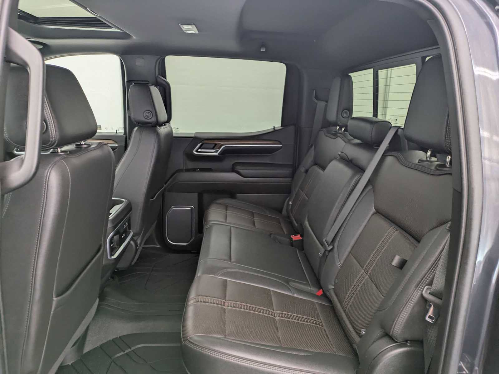 Used 2022 Chevrolet Silverado 1500 High Country w/ High Country Premium Package AWD/4WD image 22