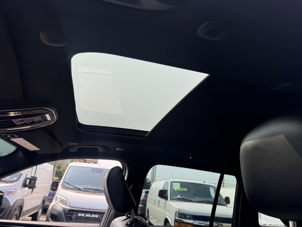 Used 2023 Jeep Grand Cherokee Trailhawk image 11