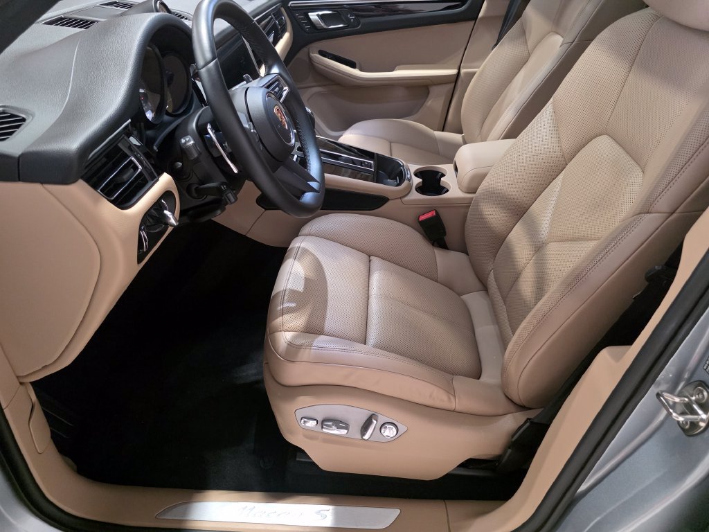 Certified 2023 Porsche Macan S AWD/4WD image 5