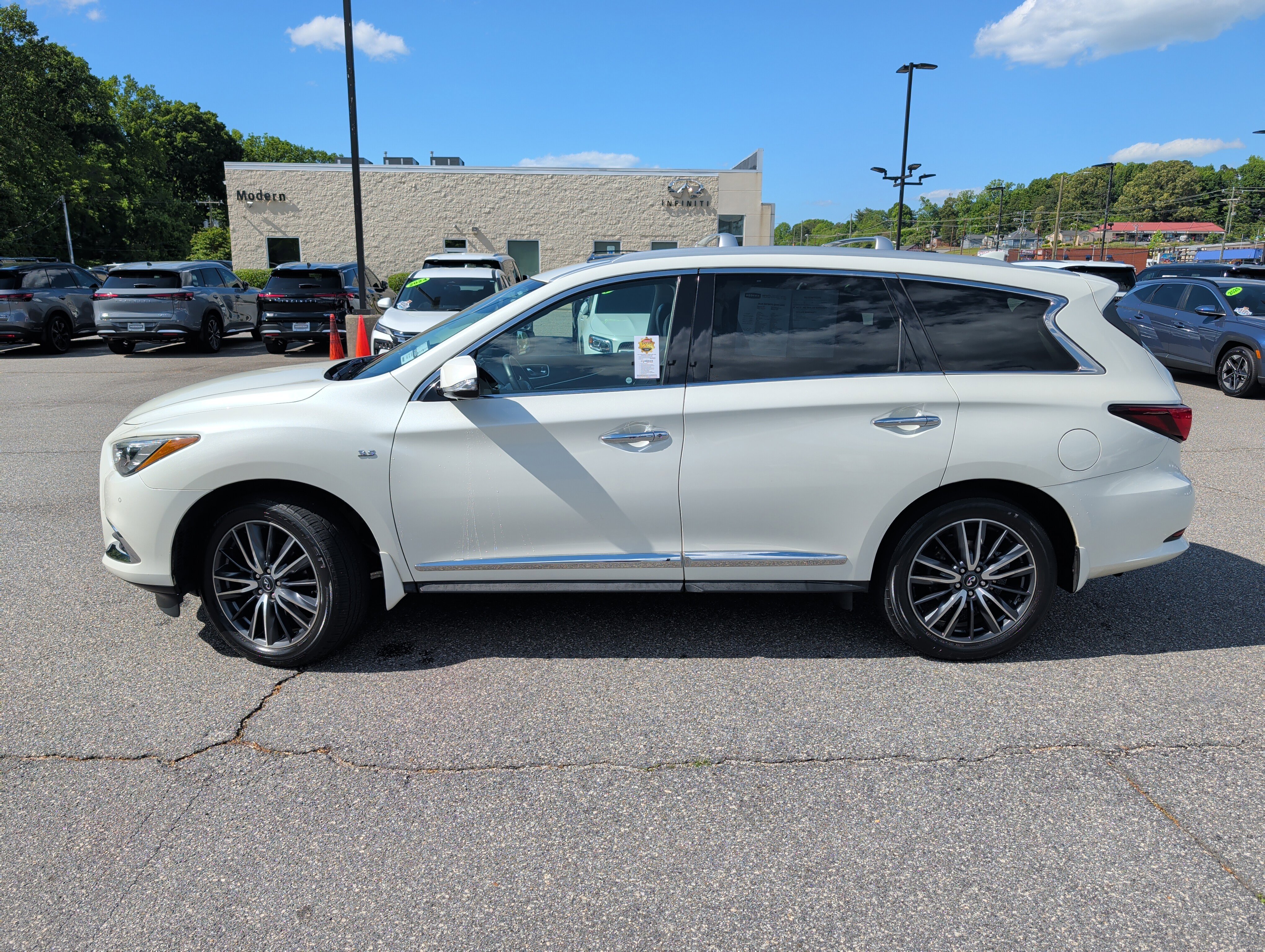Used 2019 INFINITI QX60 Luxe w/ Sensory Package AWD/4WD image 6