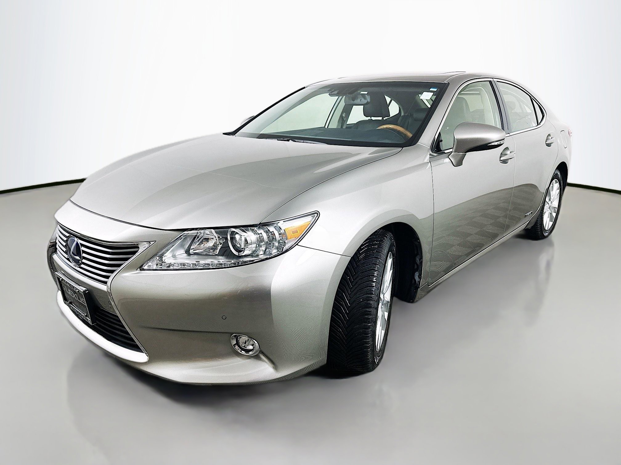 Used 2015 Lexus ES 300h w/ Navigation System Package FWD image 3