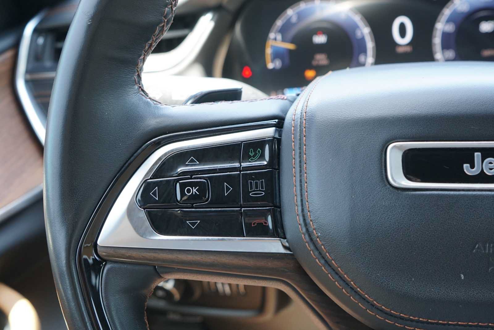 Used 2021 Jeep Grand Cherokee L Summit w/ Luxury Tech Group V RWD image 16
