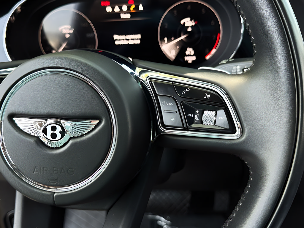 Used 2021 Bentley Bentayga AWD/4WD image 13