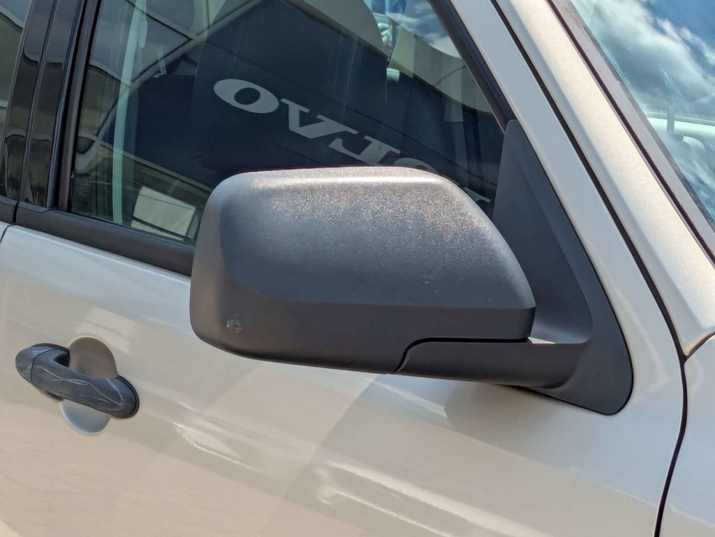 Used 2010 Ford Escape XLS image 12