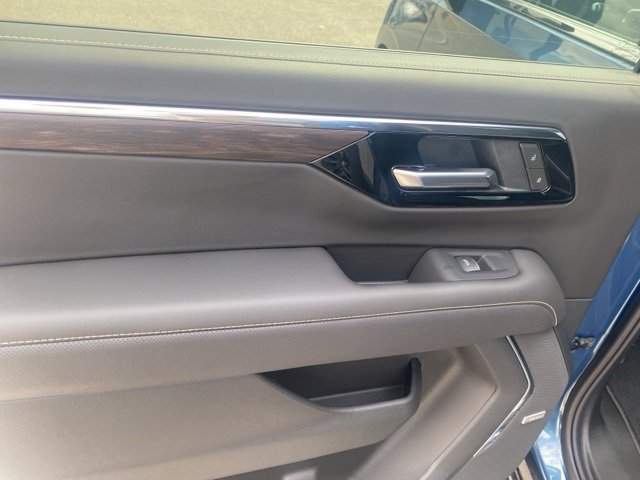 New 2025 Chevrolet Suburban Premier image 12