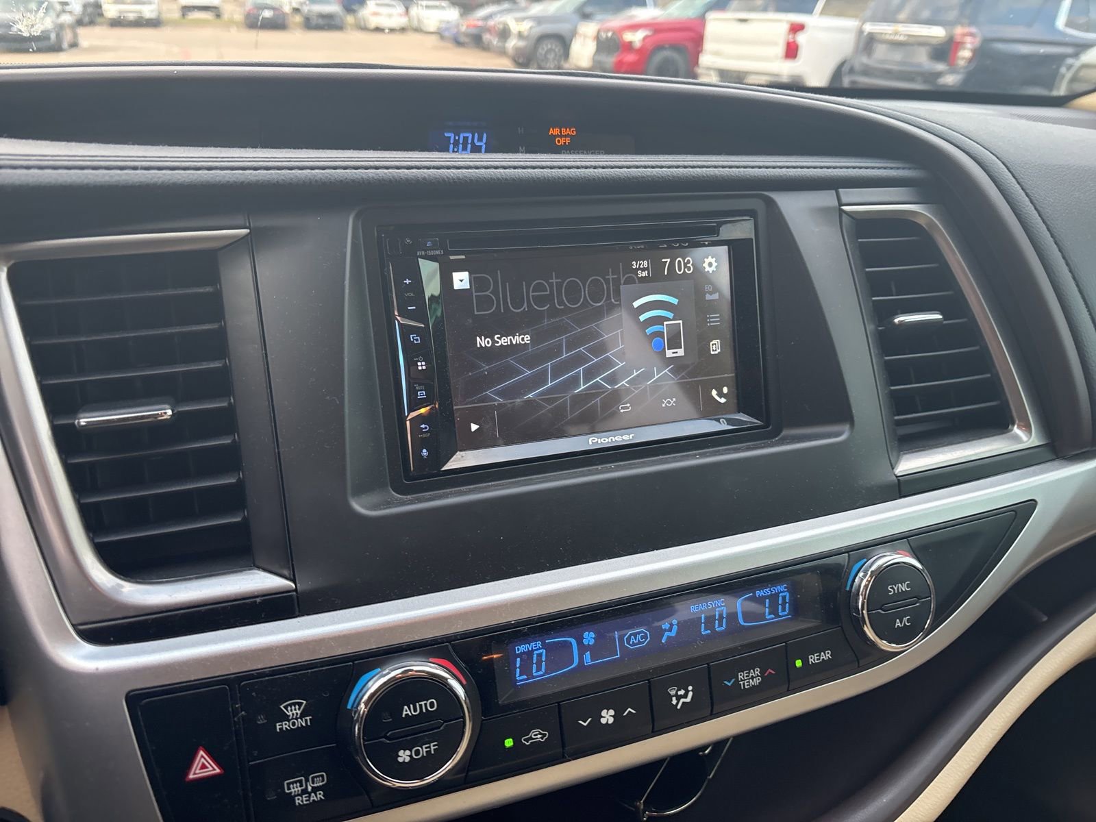 Used 2019 Toyota Highlander XLE image 4