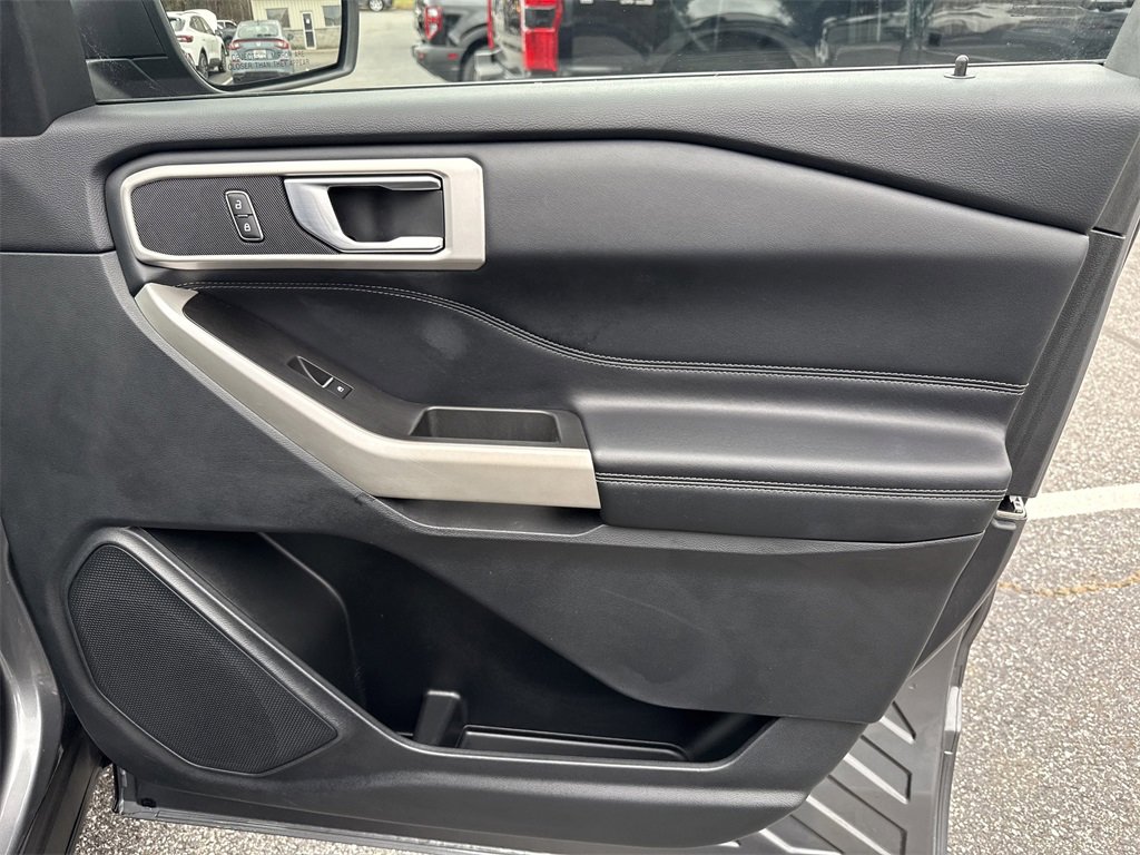 Used 2022 Ford Explorer XLT w/ Equipment Group 202A image 14