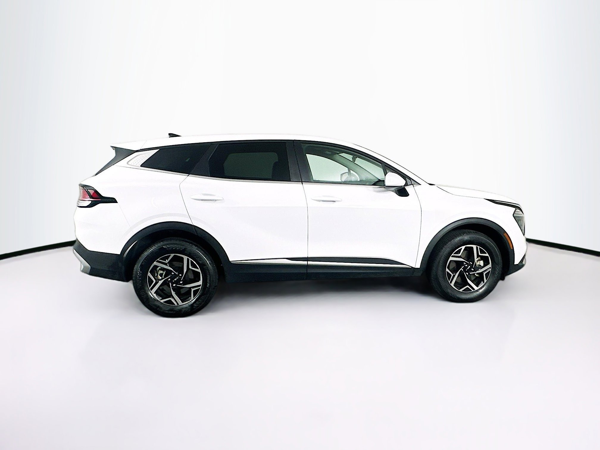 Used 2025 Kia Sportage LX image 10