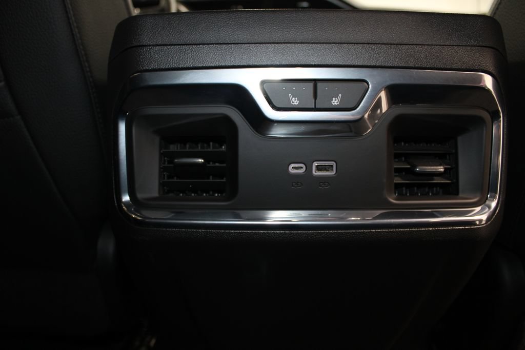 Used 2024 GMC Sierra 1500 Denali AWD/4WD image 32