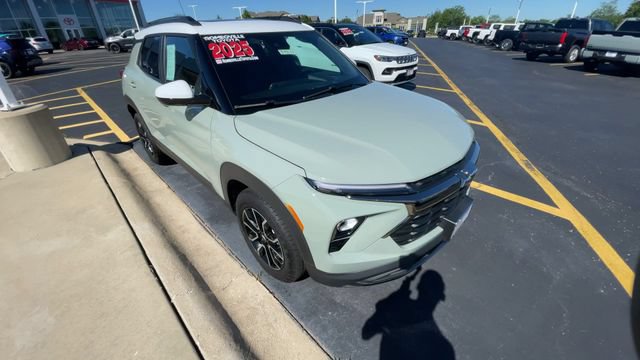 Used 2025 Chevrolet TrailBlazer ACTIV w/ Convenience Package FWD image 4