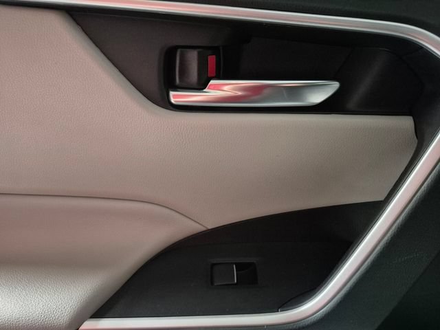 Certified 2021 Toyota RAV4 XLE Premium AWD/4WD image 31
