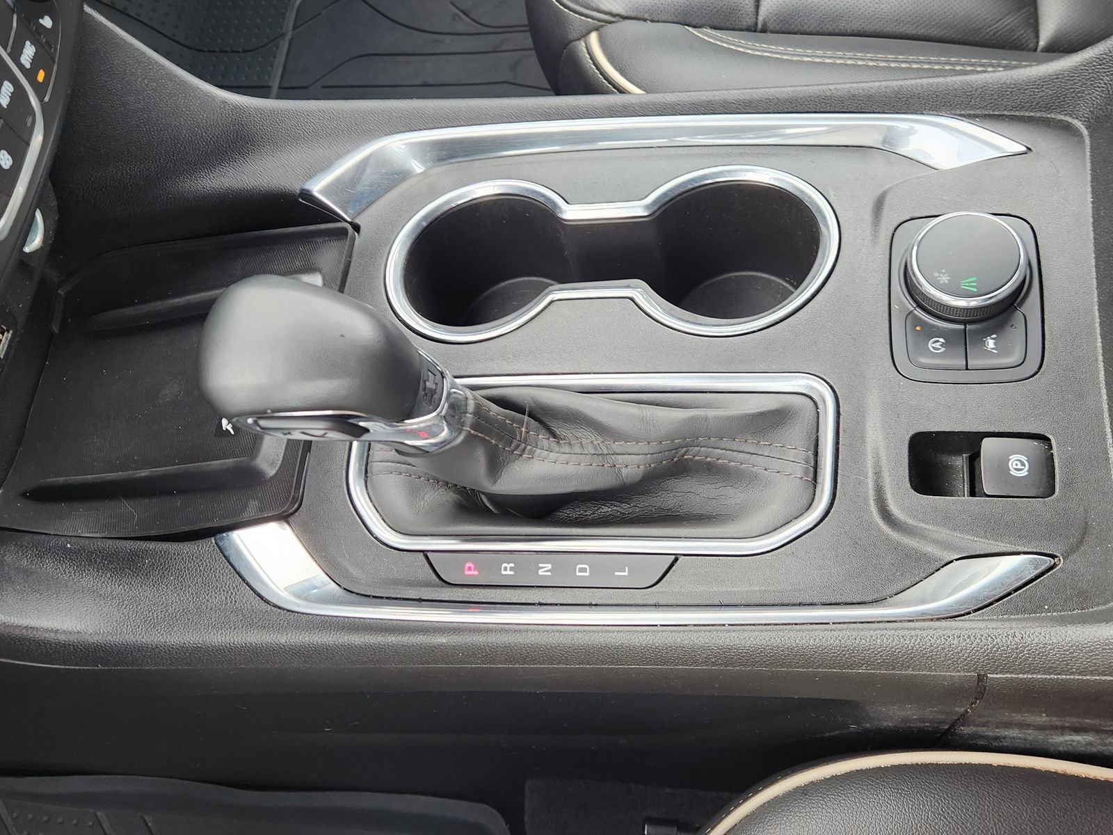 Used 2023 Chevrolet Traverse Premier w/ LPO, Roadside Safety Package FWD image 24