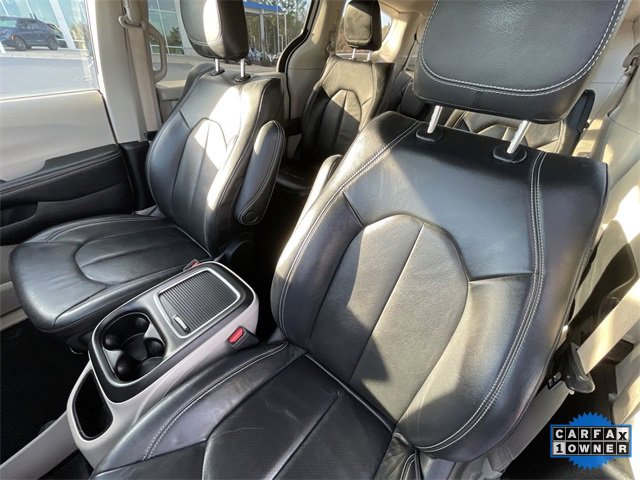 Used 2022 Chrysler Pacifica Touring-L image 17