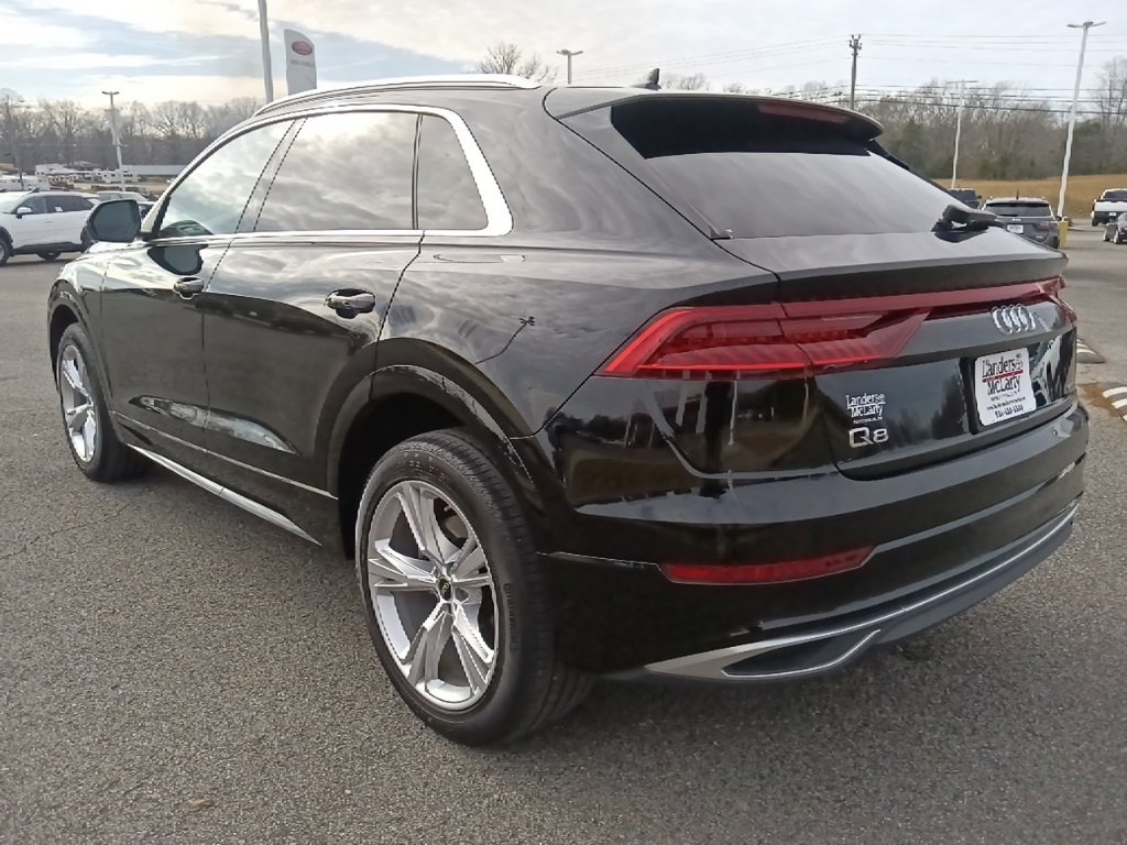 Used 2023 Audi Q8 Premium image 5