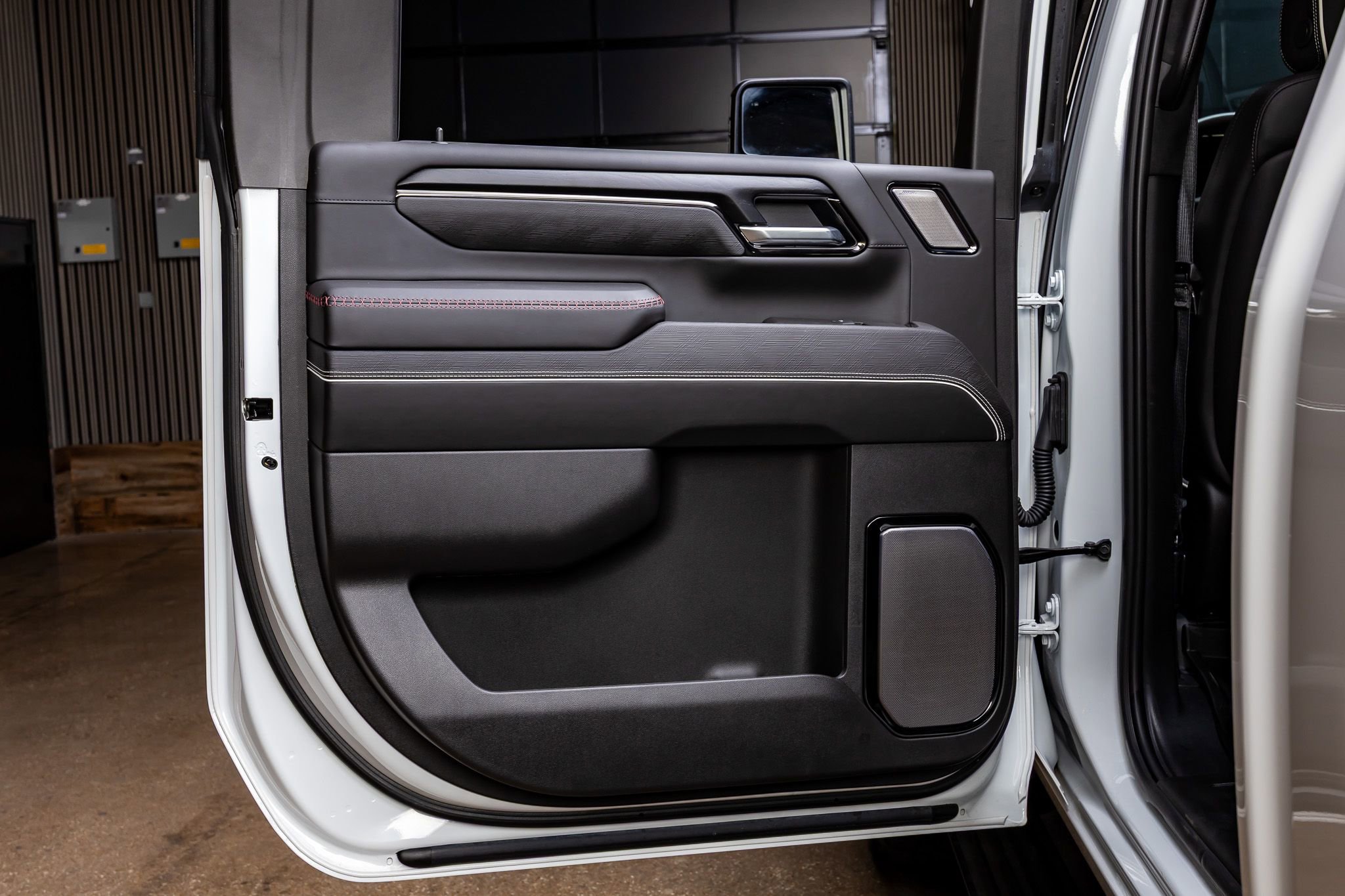 Used 2025 GMC Sierra 2500 AT4X image 38