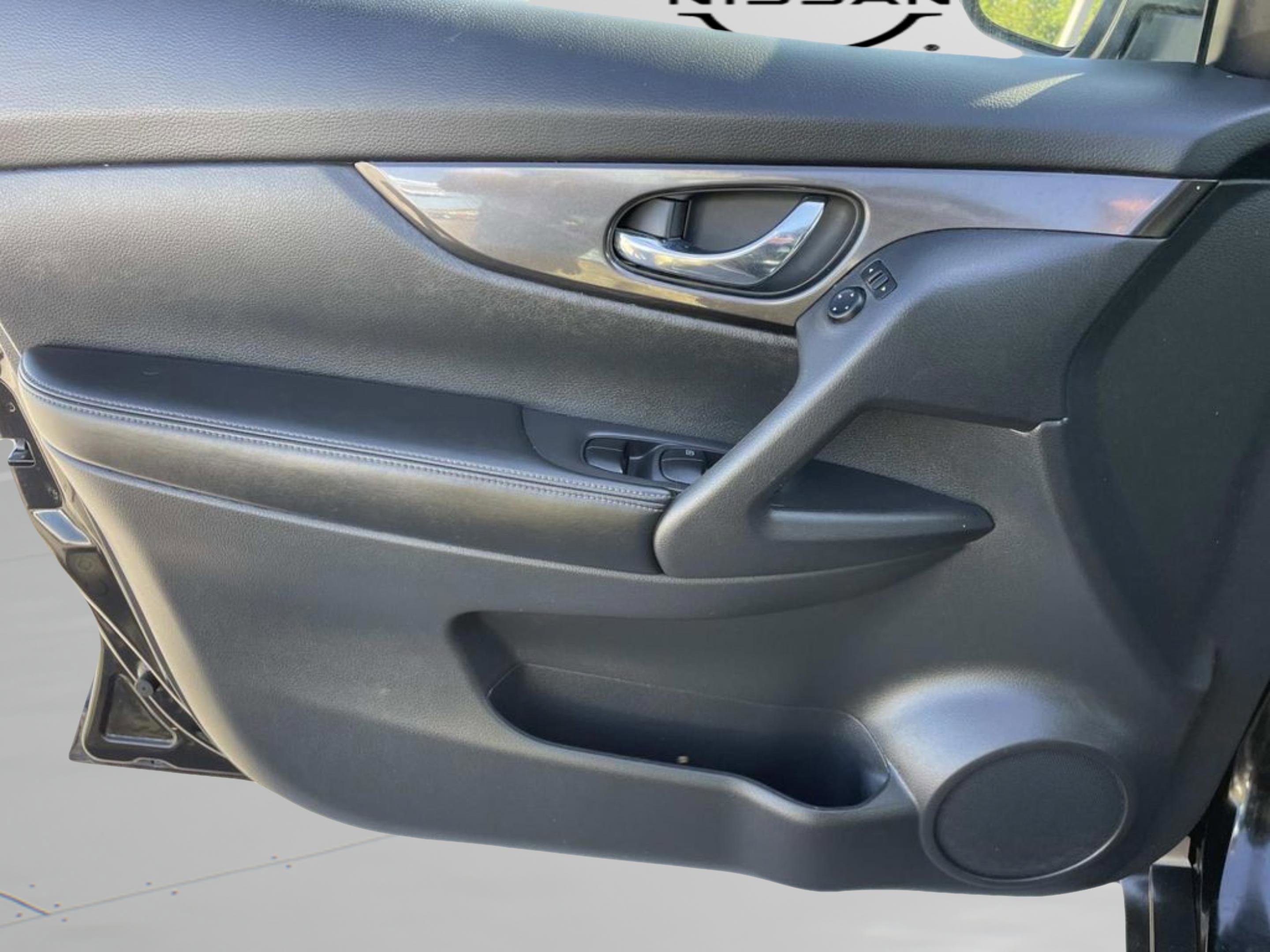 Used 2019 Nissan Rogue SV image 21