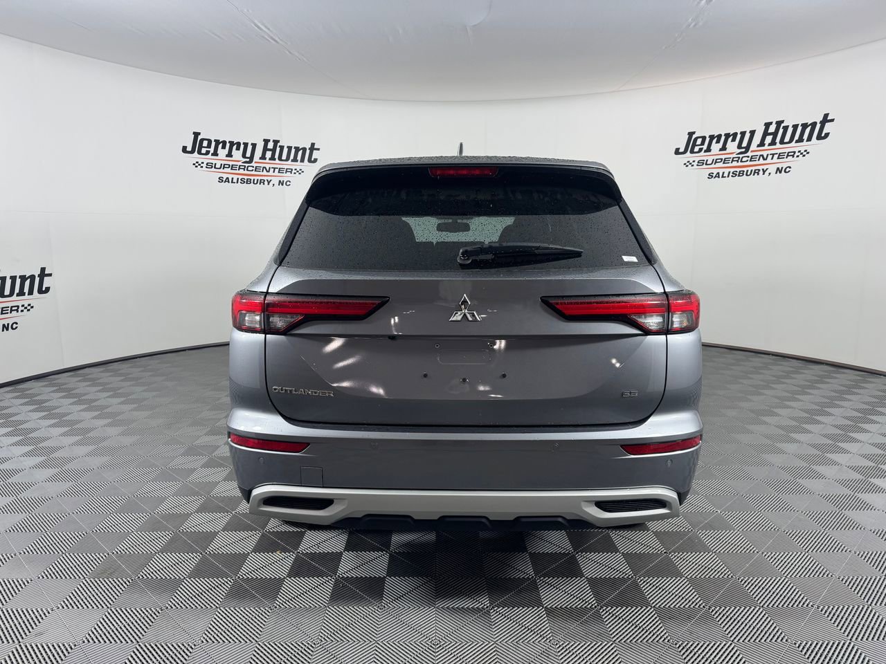 Used 2024 Mitsubishi Outlander SE image 10