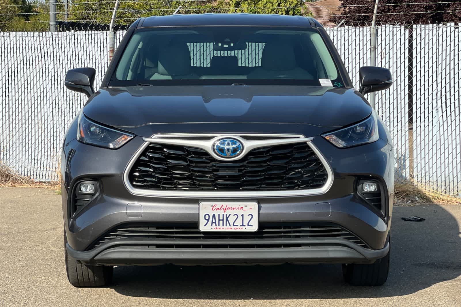 Used 2022 Toyota Highlander LE AWD/4WD image 8