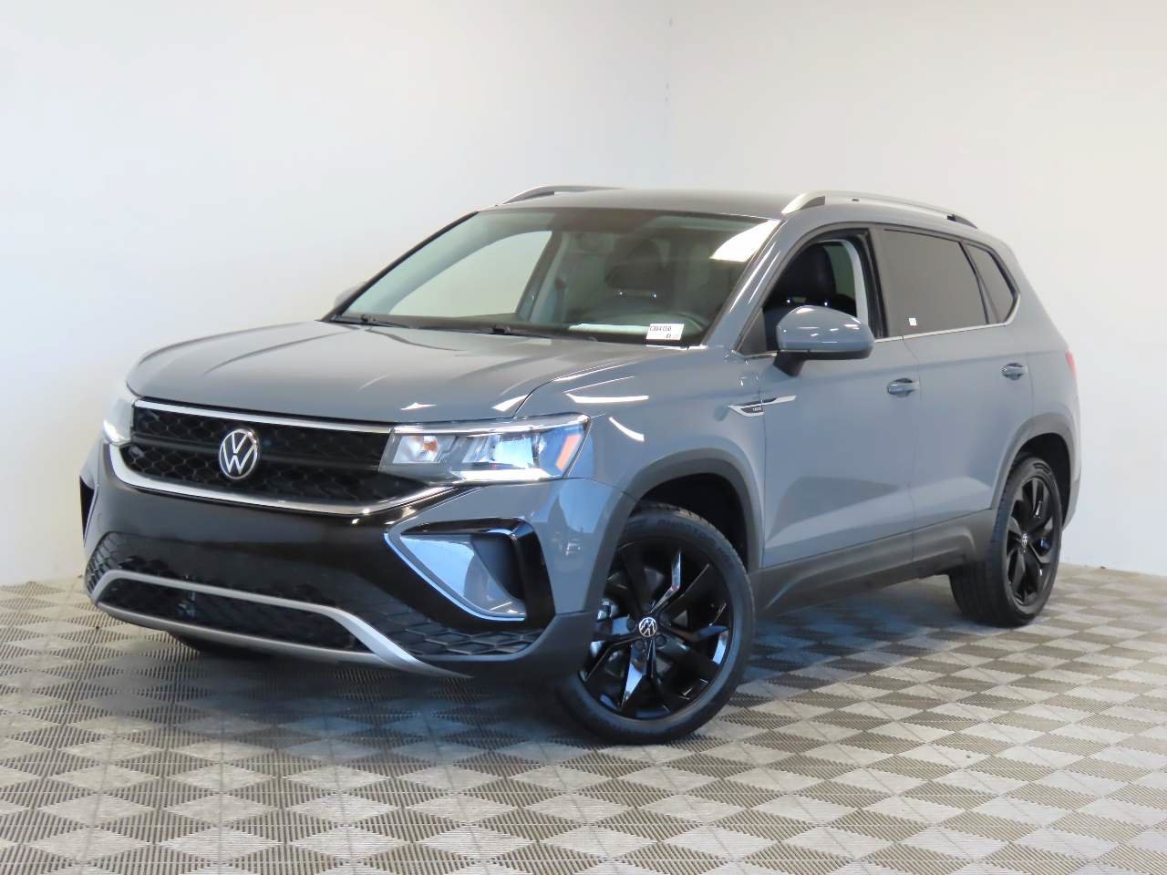 Used 2022 Volkswagen Taos SE FWD image 1