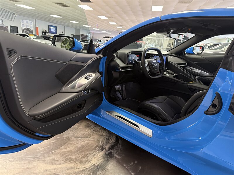Used 2025 Chevrolet Corvette Stingray Coupe w/ 1LT RWD image 18