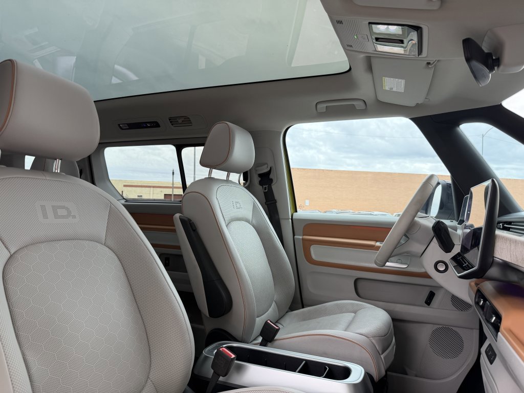 Used 2025 Volkswagen ID. Buzz 1st Edition image 41