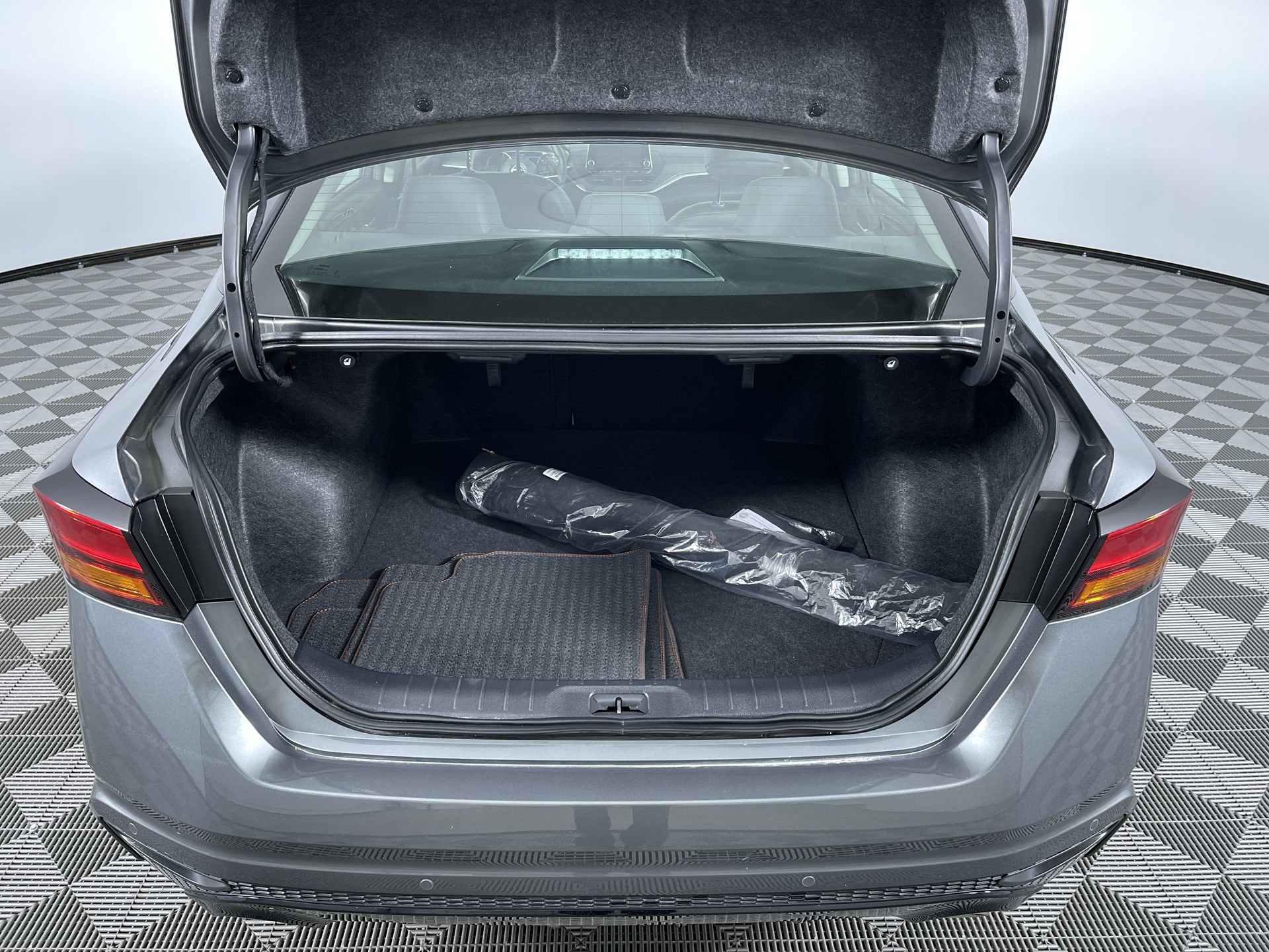 Used 2025 Nissan Altima 2.5 SR AWD/4WD image 24