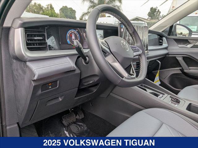 New 2025 Volkswagen Tiguan SE AWD/4WD image 11