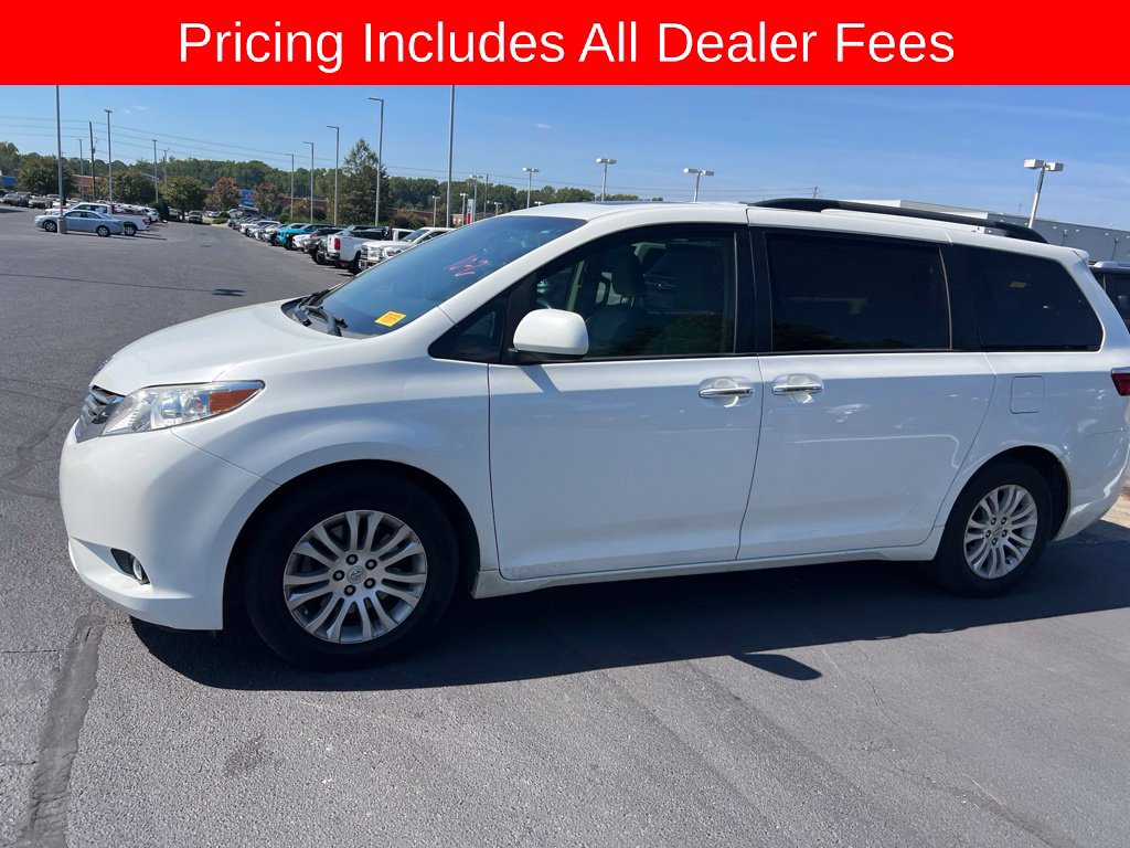 Used 2017 Toyota Sienna XLE FWD image 4