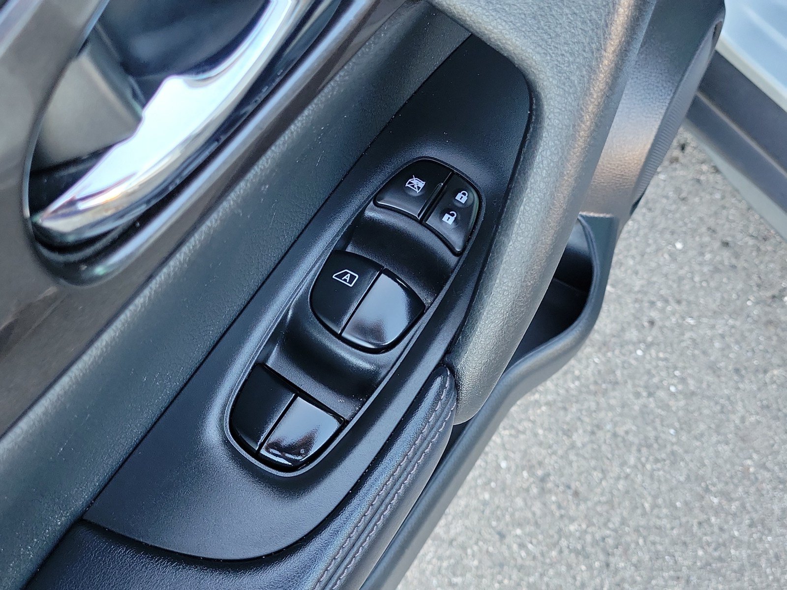 Used 2020 Nissan Rogue S w/ Special Edition Package FWD image 14