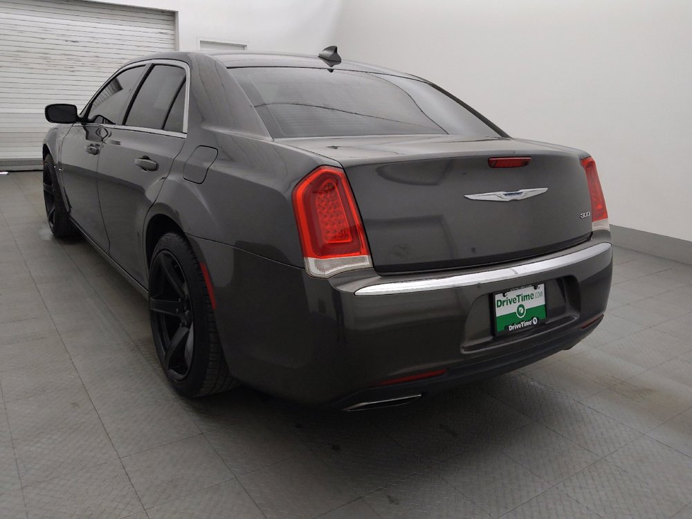 Used 2015 Chrysler 300 Limited RWD image 5