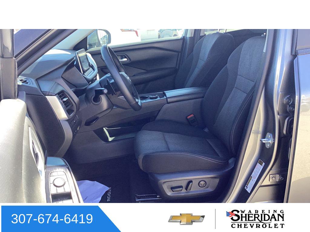 Used 2025 Nissan Rogue SV image 24