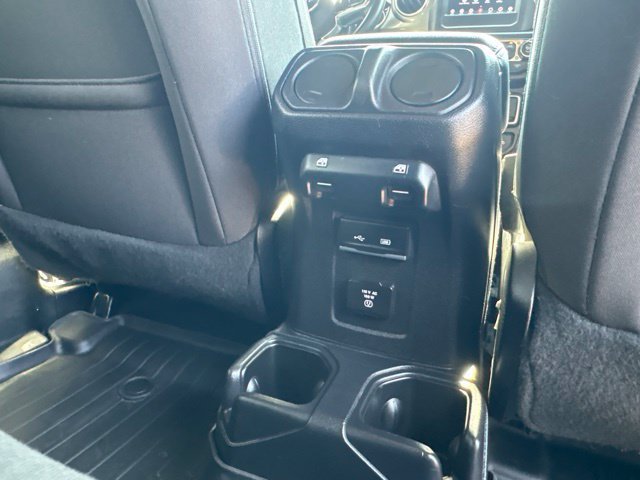 Used 2019 Jeep Wrangler Unlimited Sahara w/ Safety Group AWD/4WD image 40