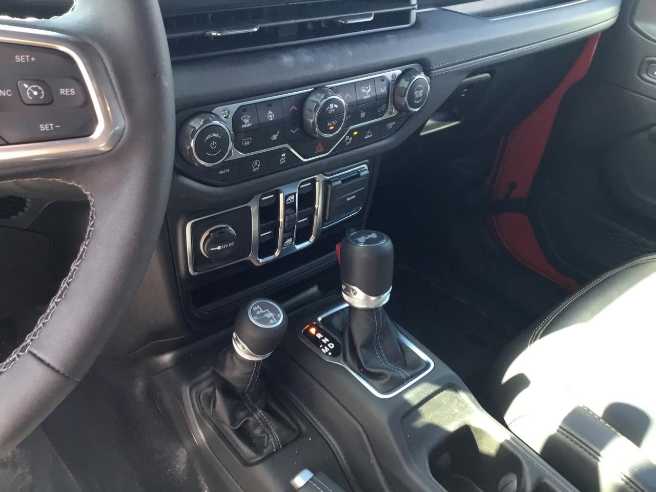 Used 2025 Jeep Wrangler Unlimited Sahara AWD/4WD image 21