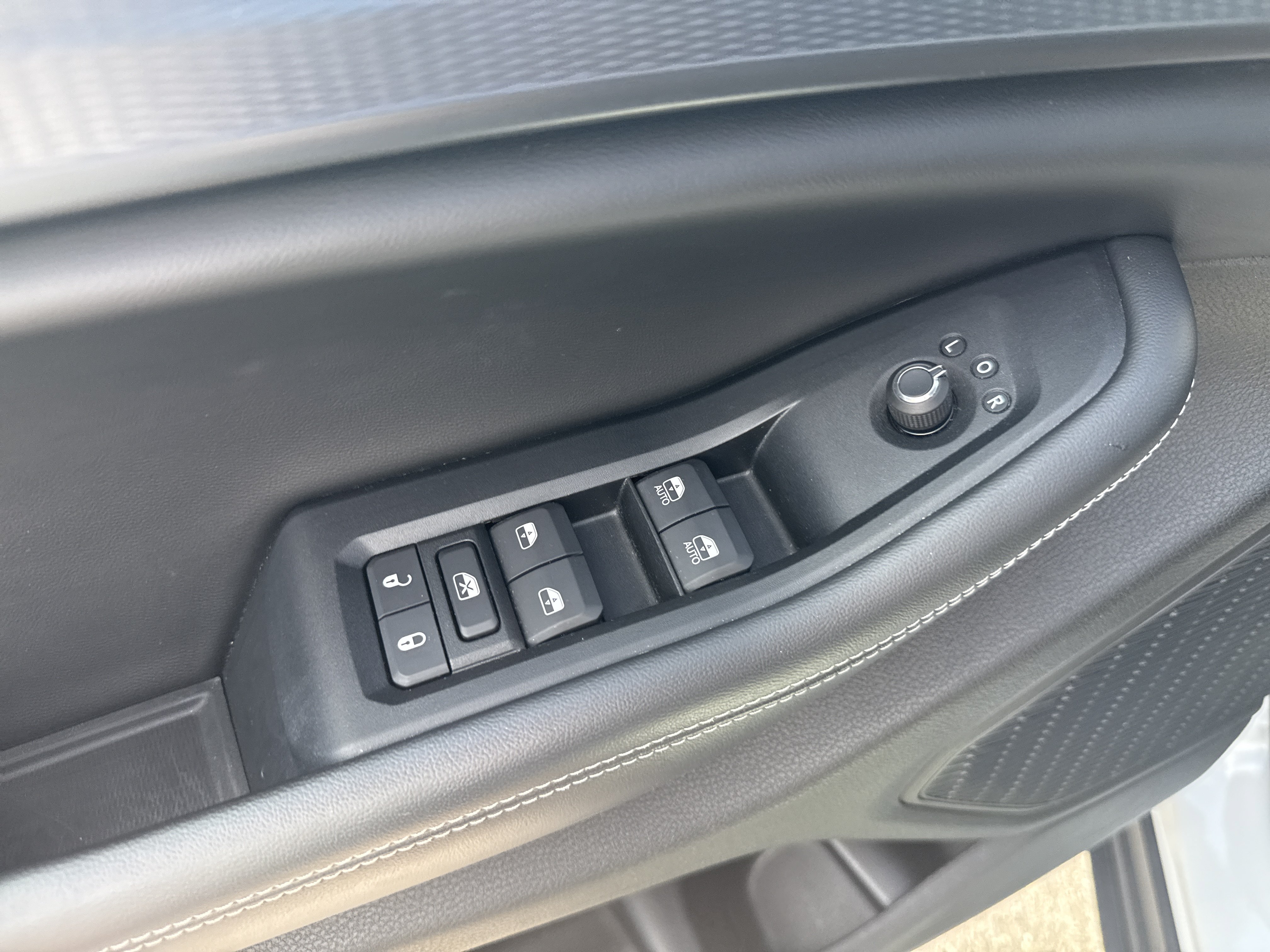 Used 2023 Jeep Grand Cherokee Laredo w/ Luxury Tech Group I AWD/4WD image 16