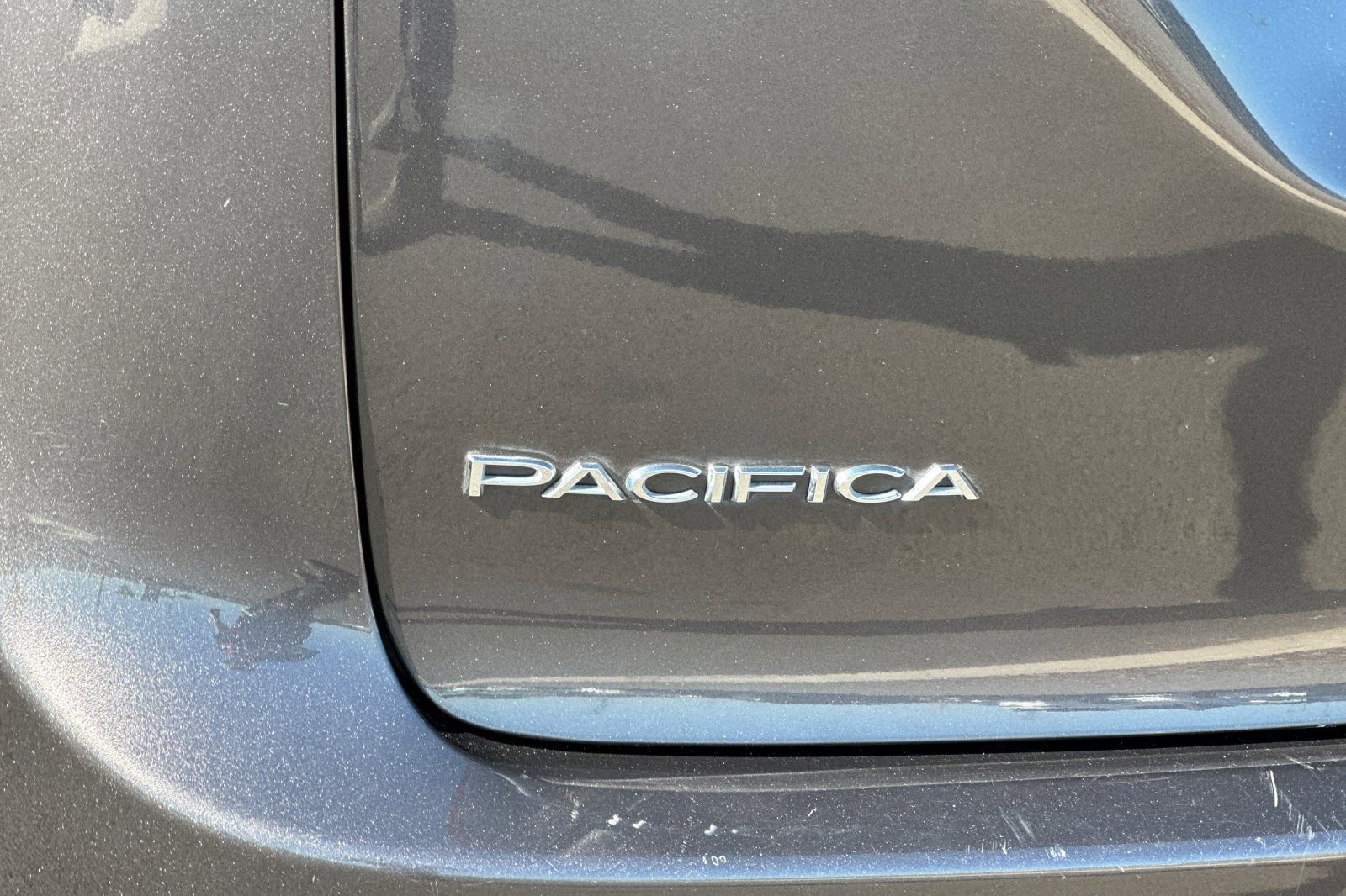 Used 2023 Chrysler Pacifica Touring-L FWD image 32